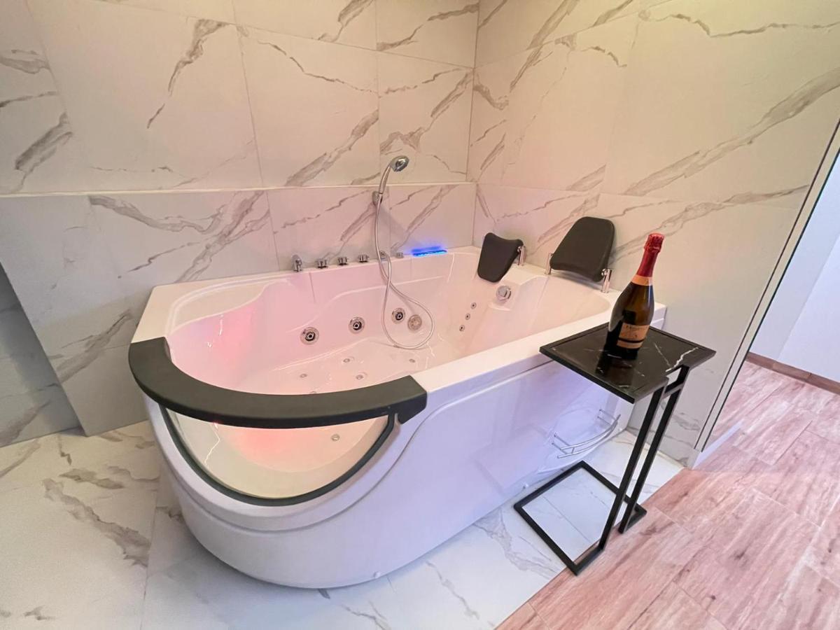 Yourapart Jacuzzi Przy Zamku Krolewskim Warszawa Eksteriør billede